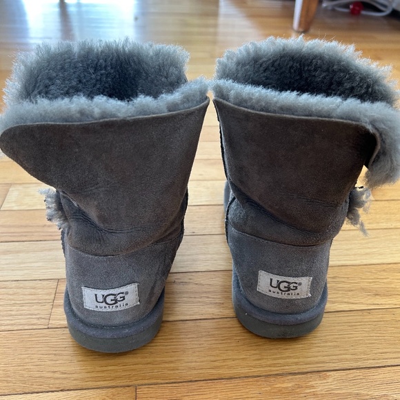 Ugg Bailey Button Short Boot - Picture 2 of 7